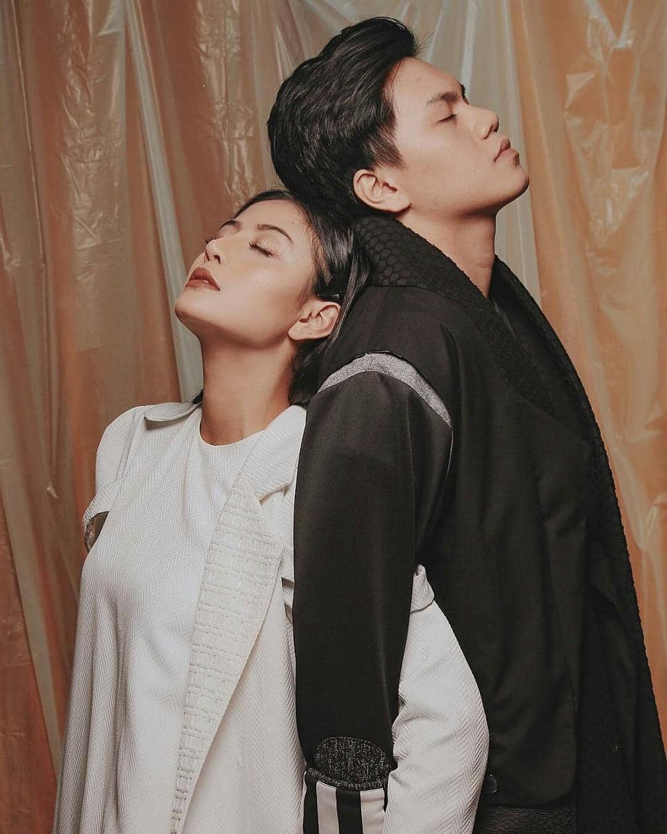 instagram.com/awkarin