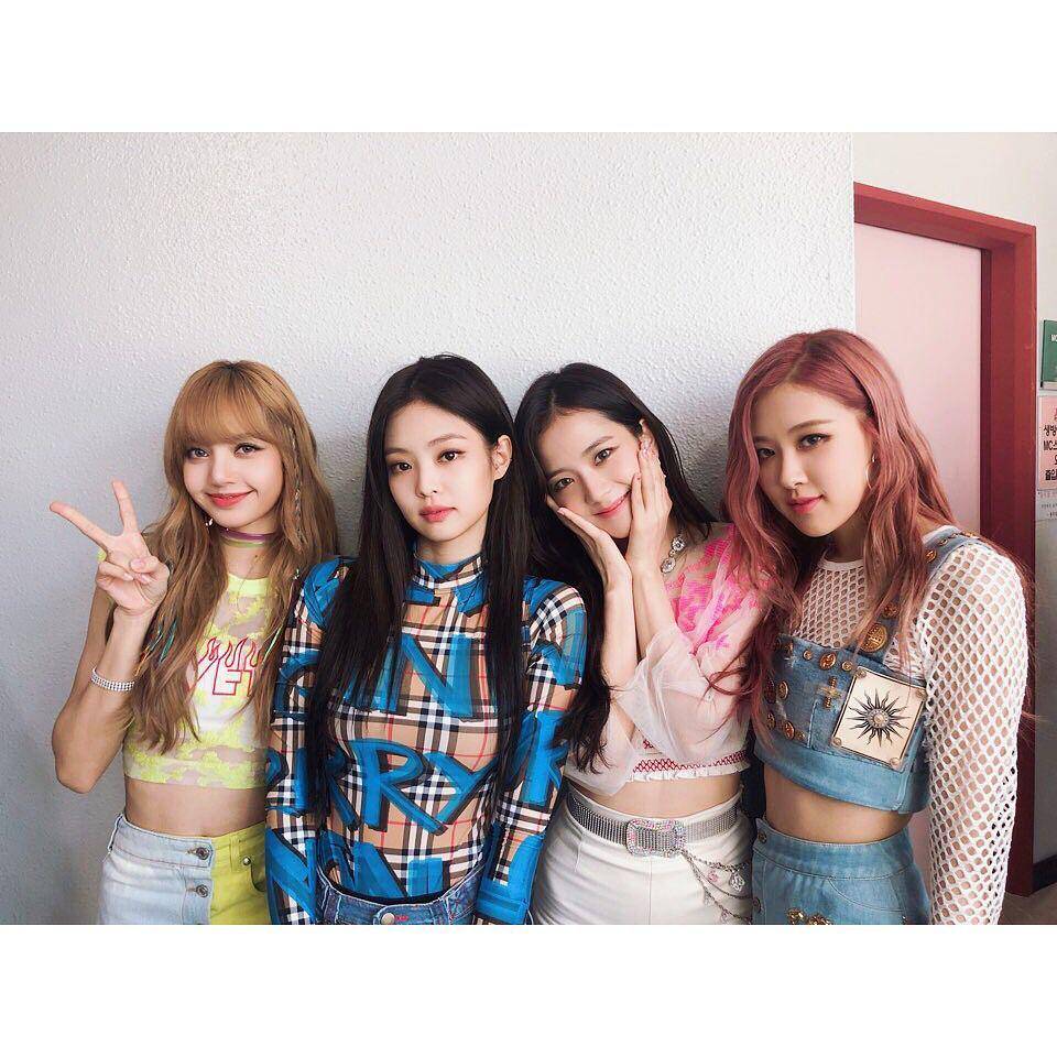 Instagram.com/blackpinkofficial