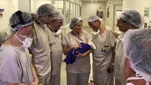 Seorang Bayi Lahir Selamat Dari Rahim Transplantasi Milik Orang Mati