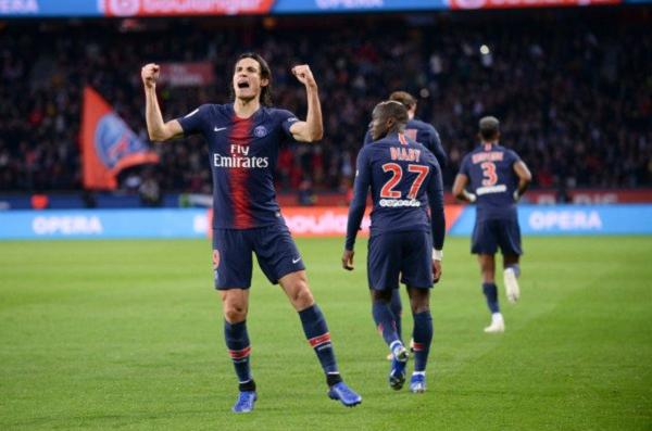 Rumor Kembali ke Napoli, Buffon Ungkapkan Cavani Tidak Pindah