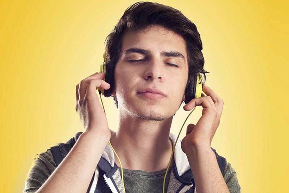 Peneliti Sebut 10 Lagu Ini Bikin Pendengarnya Lebih Bahagia, Masa Sih?