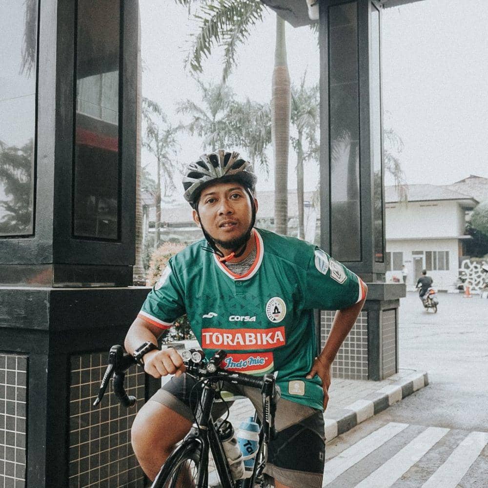 77 Jam Bersepeda Yogya-Cibinong Demi Saksikan PSS Sleman Juara
