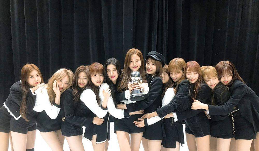 IZ*ONE (twitter.com/official_izone)