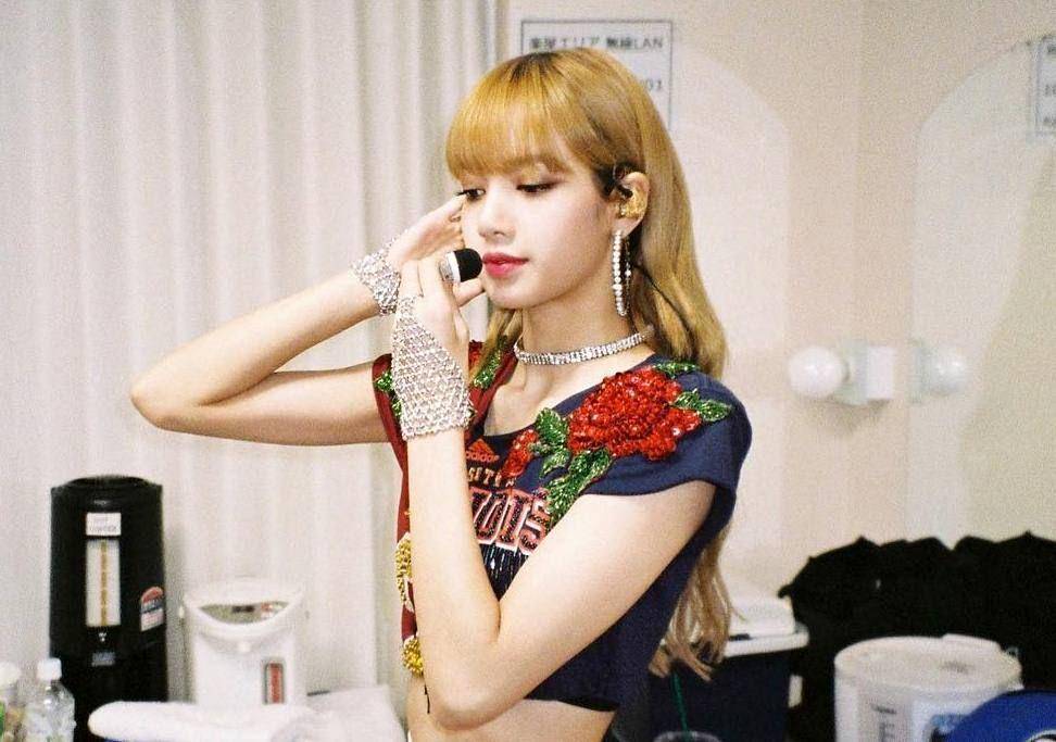instagram.com/lalalalisa_m