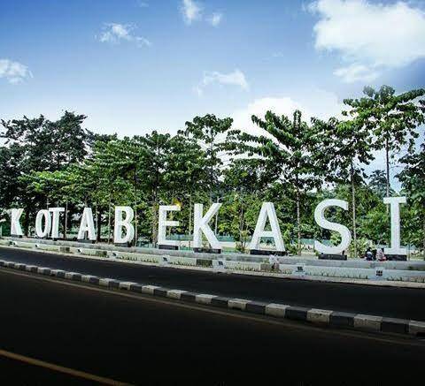 https://www.ayobandung.com/read/2017/01/12/15018/ikon-baru-bekasi-ini-dipenuhi-warga-untuk-berfoto-ria