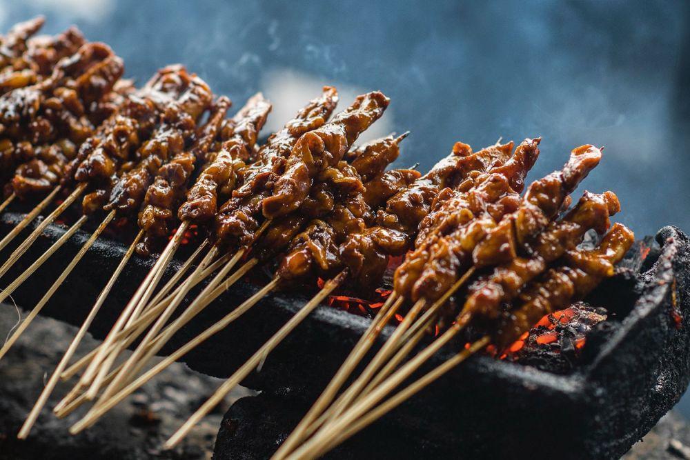 10 Makanan Lezat yang Cocok Hadir di Meja Makan Saat Natal