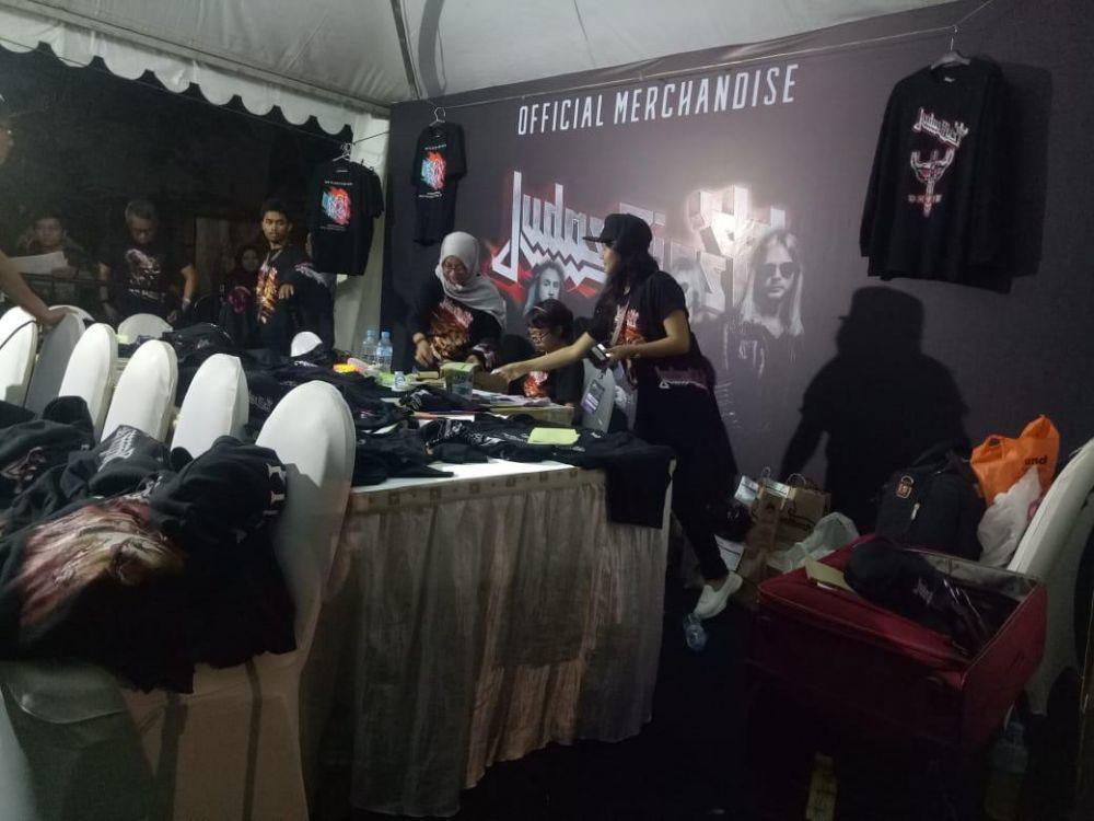 Walau Harganya Mahal, Pernak-pernik Resmi Judas Priest Laku Keras