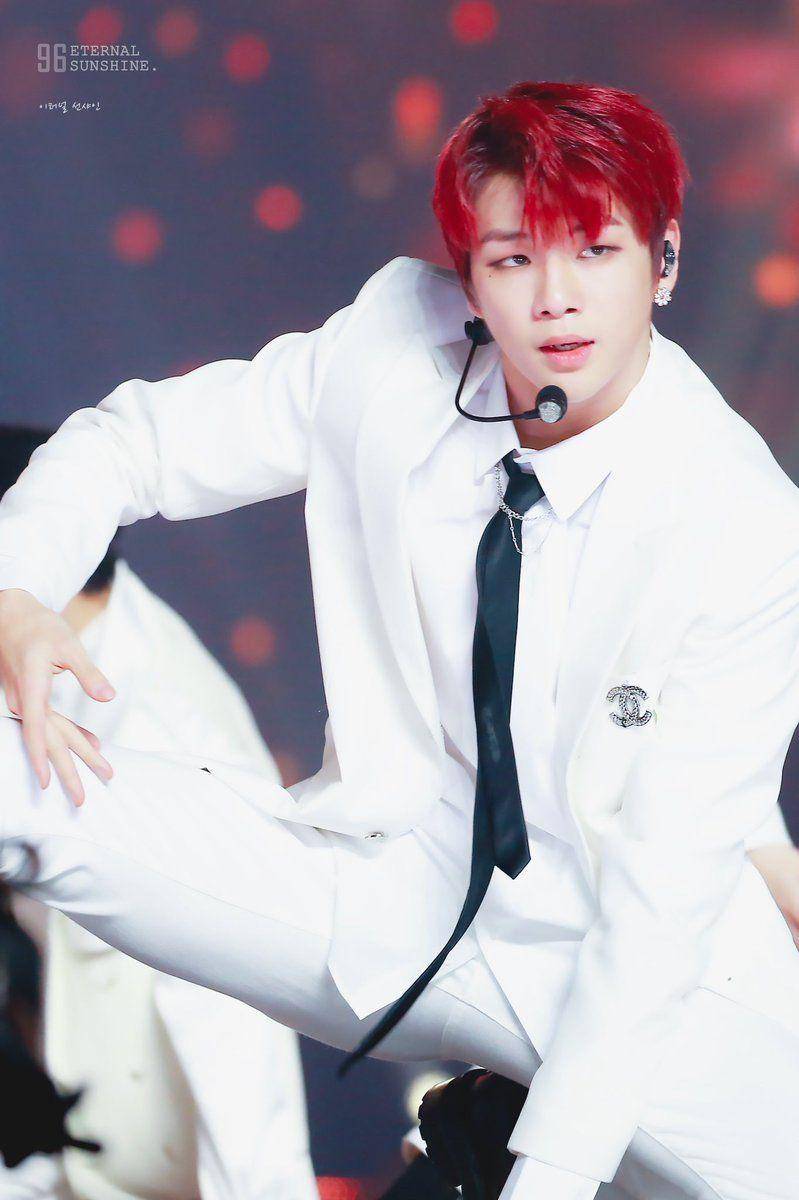 Twitter.com/4everwannaone