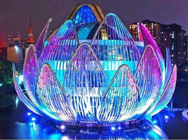 10 Gedung Unik Ini Punya Desain yang Begitu Memesona, Kece Parah!