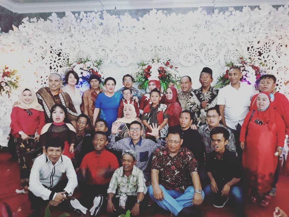 instagram.com/mpok.atiek