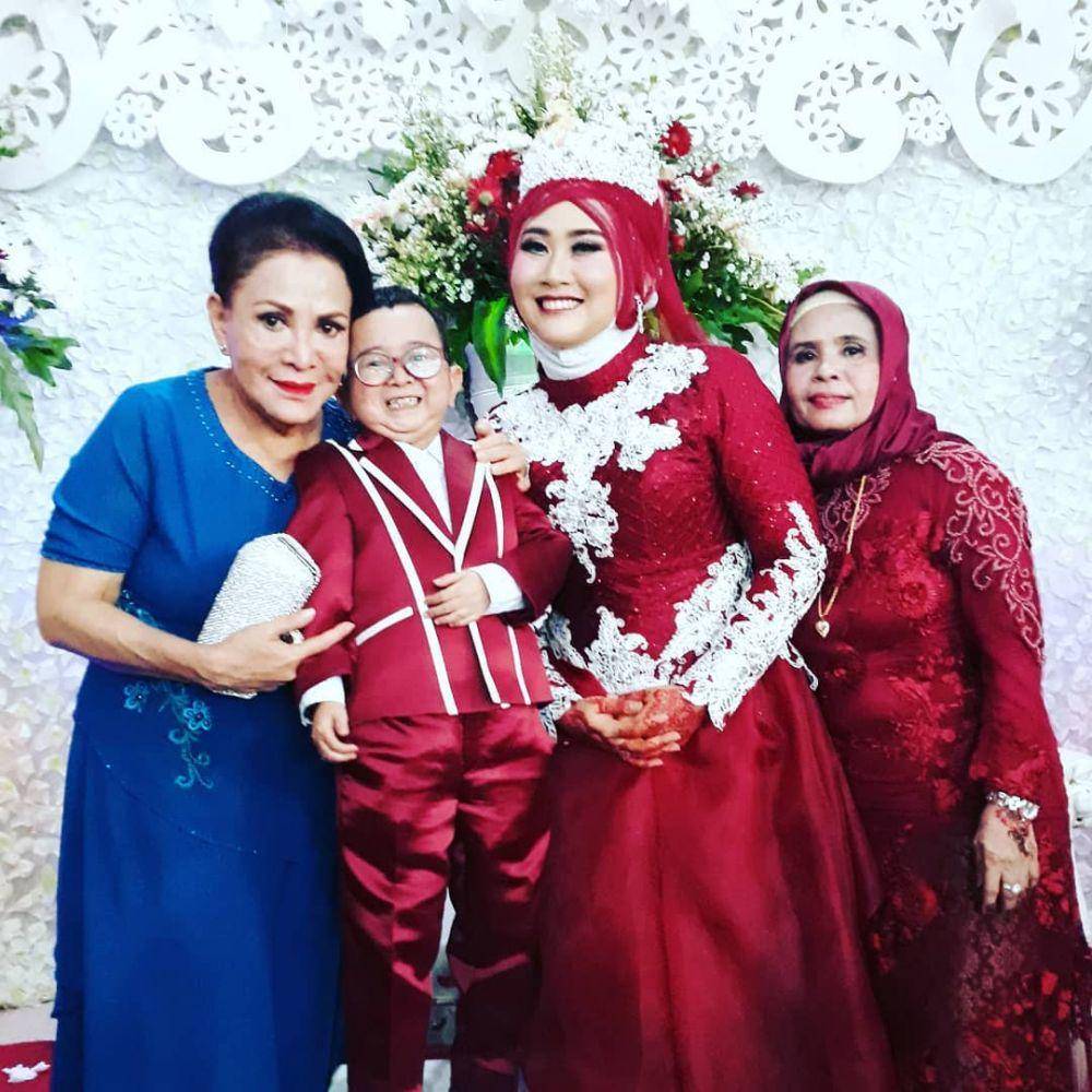 instagram.com/mpok.atiek