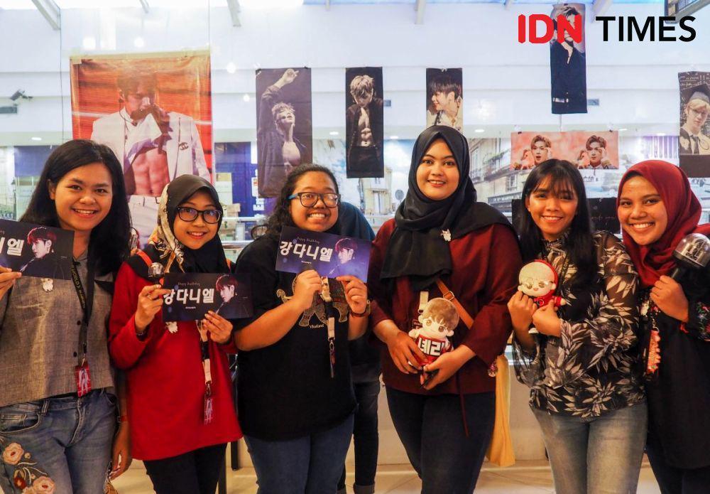 10 Foto Serunya KPop Cafe Event Perayaan Ultah Kang Daniel di Surabaya