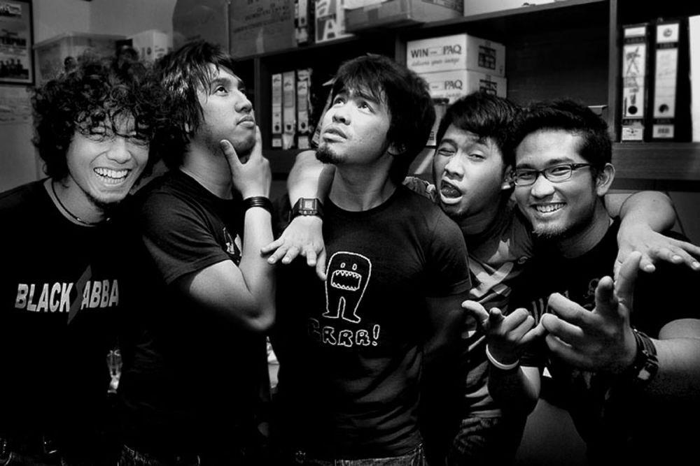 Bikin Kangen, 8 Lagu Jadul Samsons Ini Menemani Masa Mudamu