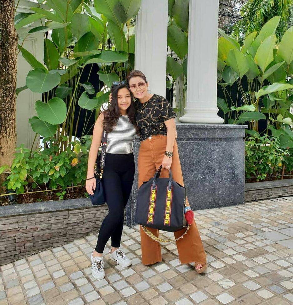 instagram.com/mayangsaritrihatmodjoreal