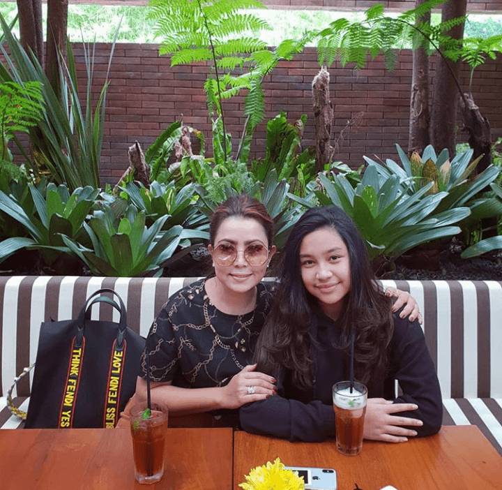 instagram.com/mayangsaritrihatmodjoreal
