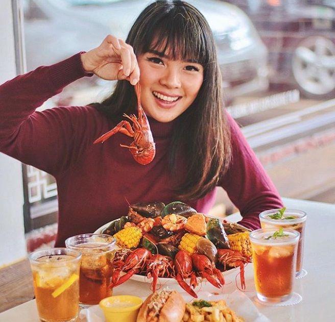 5 YouTuber Lokal yang Berani Coba Makanan Pedas Ekstrim, Totalitas!
