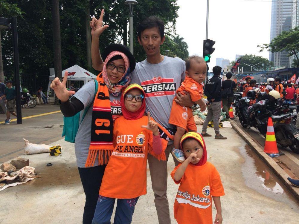 Demi Persija, Keluarga Ini Kompak Ikut Konvoi