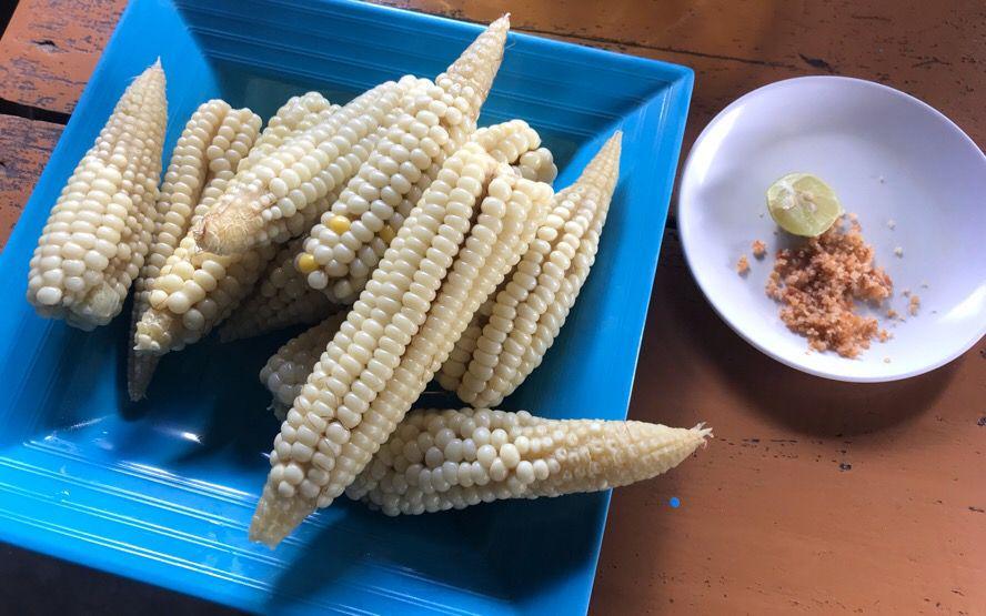Mencicipi Jagung Rebus Pulut Khas Kabupaten Takalar, Enak & Gurih!