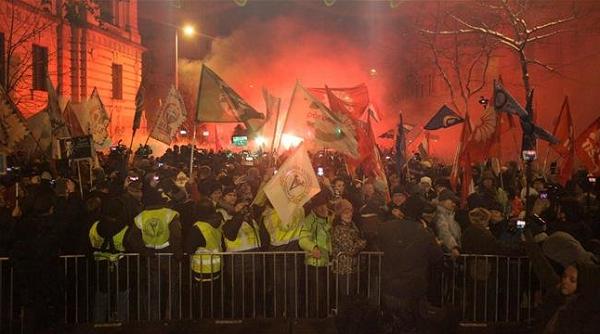 UU Buruh Tuai Kecaman, Demonstran Serbu Kantor Media Hungaria