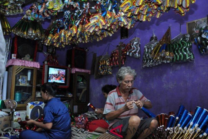 Natal dan Tahun Baru, Hari Panen Bagi Pembuat Terompet