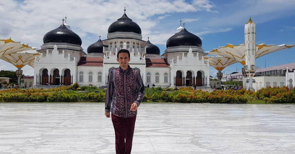 10 Potret Gamal Albinsaid, Pemuda Penuh Prestasi Jubir Prabowo-Sandi