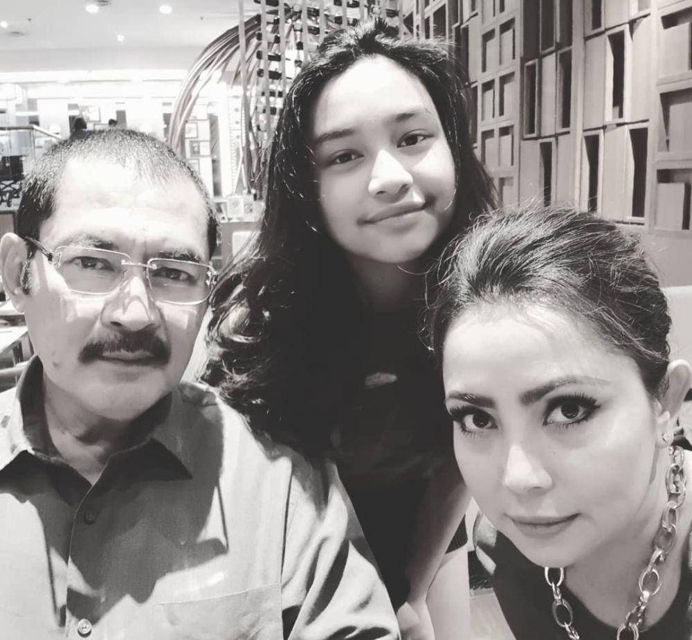 Instagram.com/mayangsaritrihatmodjoreal