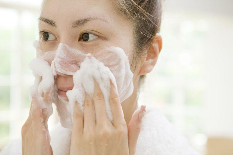 Awas Salah, 9 Kebiasaan Mencuci Muka Ini Justru Bikin Jerawatan Lho