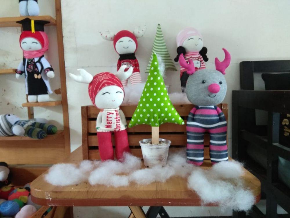 Unik, Perempuan Ini Sulap Kaos Kaki Jadi Boneka Lucu Bernilai Rupiah