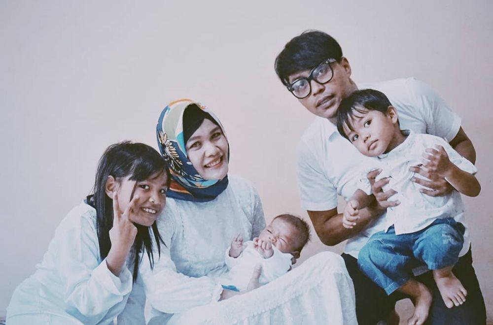 Meninggal Akibat Tsunami, 10 Kenangan Andi Seventeen Bersama Keluarga