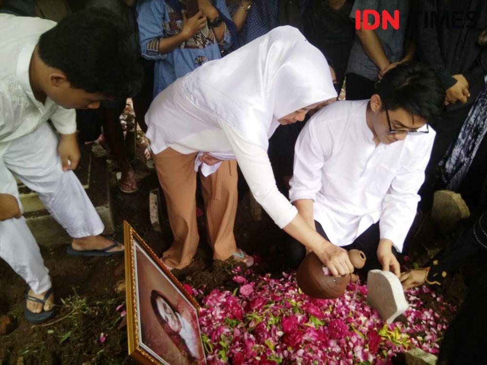 Istrinya Dimakamkan, Ifan: Aku Pamit Dulu, Ya Sayang