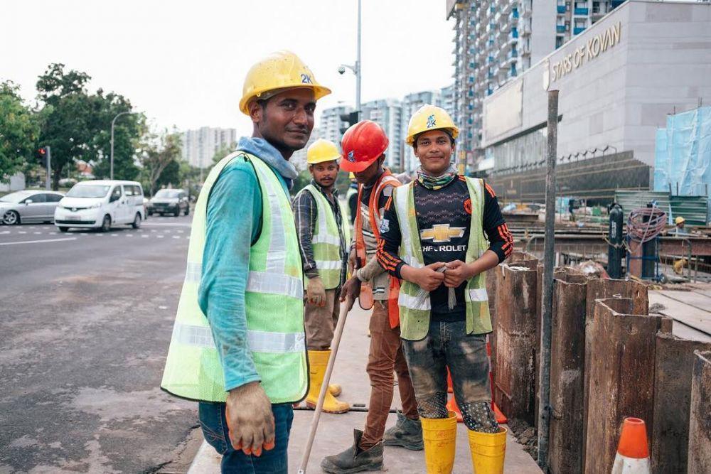 8 Alasan Kenapa Kamu Sebaiknya Tak Meremehkan Pekerjaan Buruh Migran