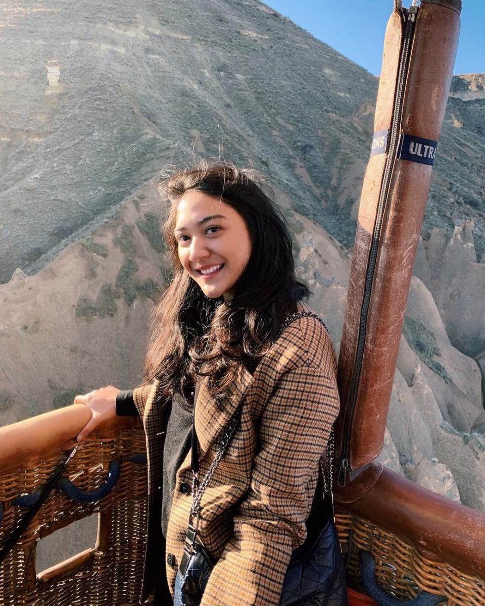 10 Potret Gaya Liburan Putri Tanjung, Anak Konglomerat Chairul Tanjung
