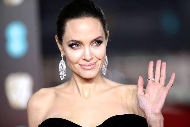 Lama Tak Terlihat, Angelina Jolie Beri Kode Tertarik Masuk Politik