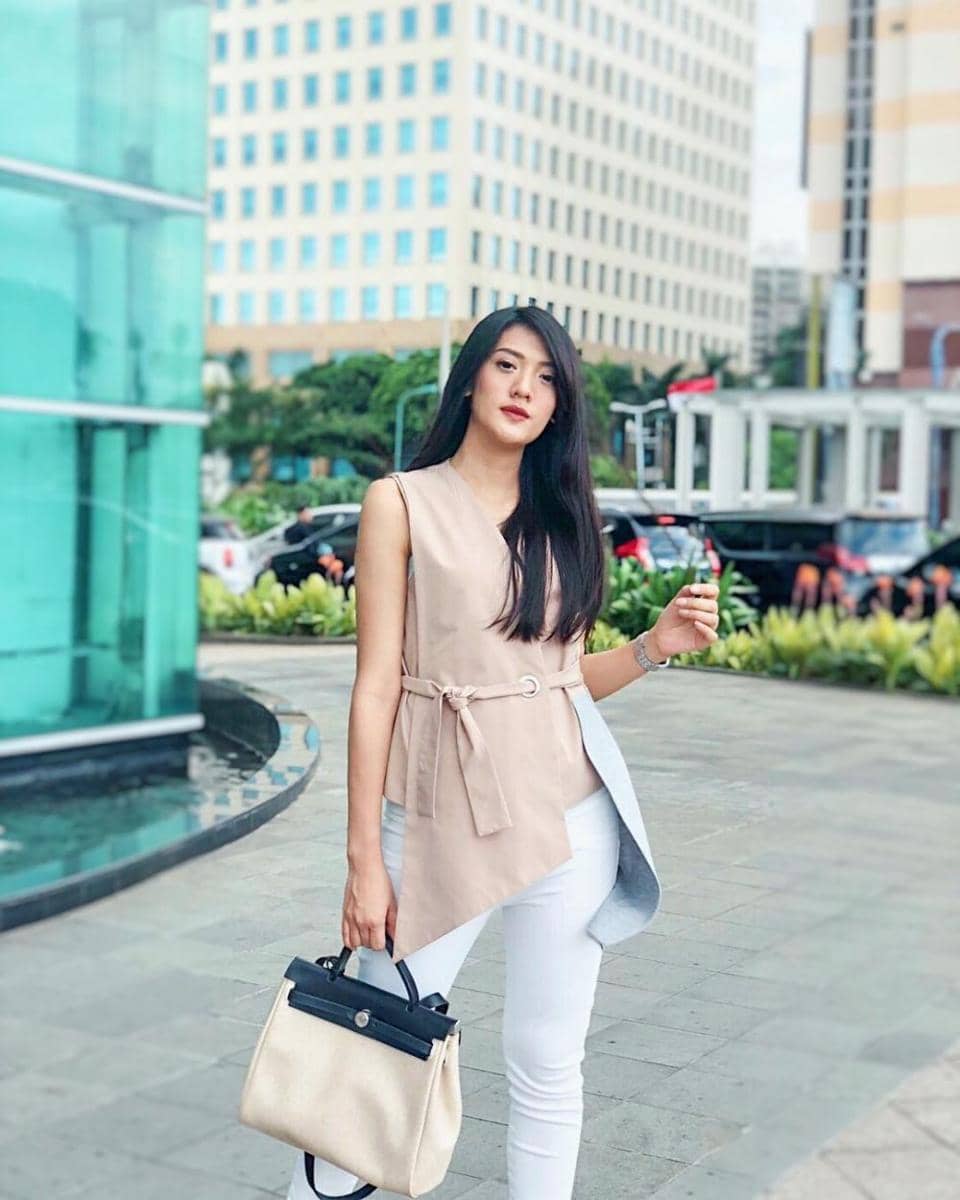 instagram.com/anissaaziza