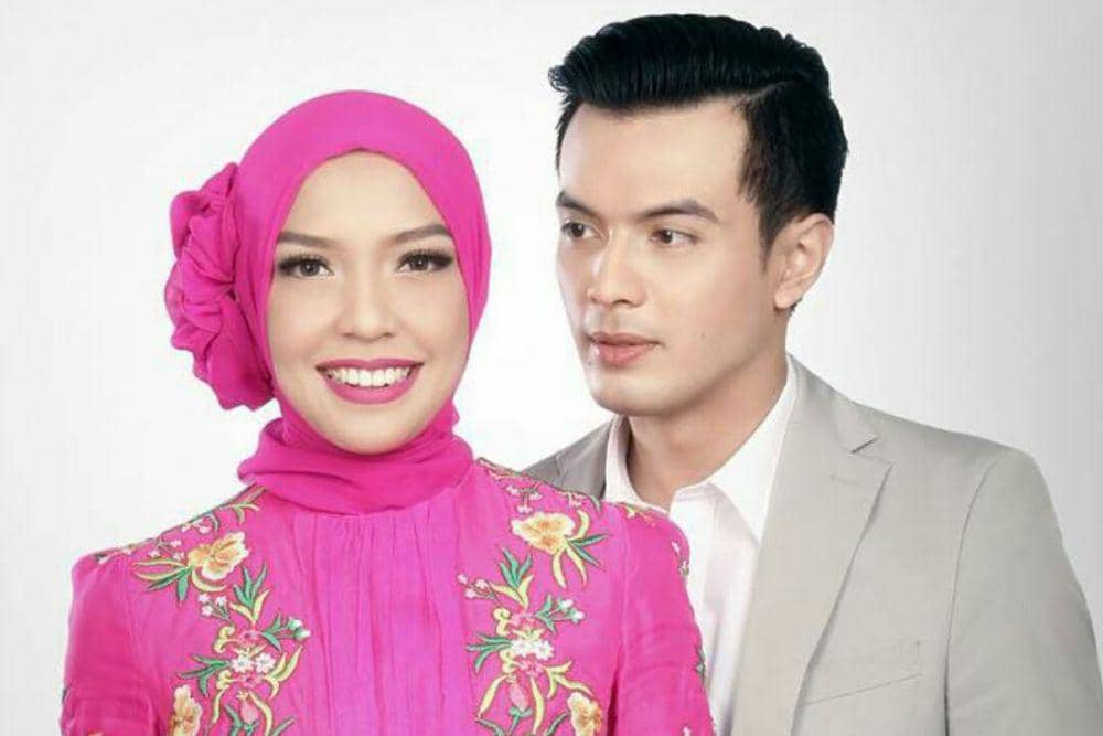 Tipe Suami Romantis, Ini 10 Potret Kemesraan Temmy Rahadi dan Istri