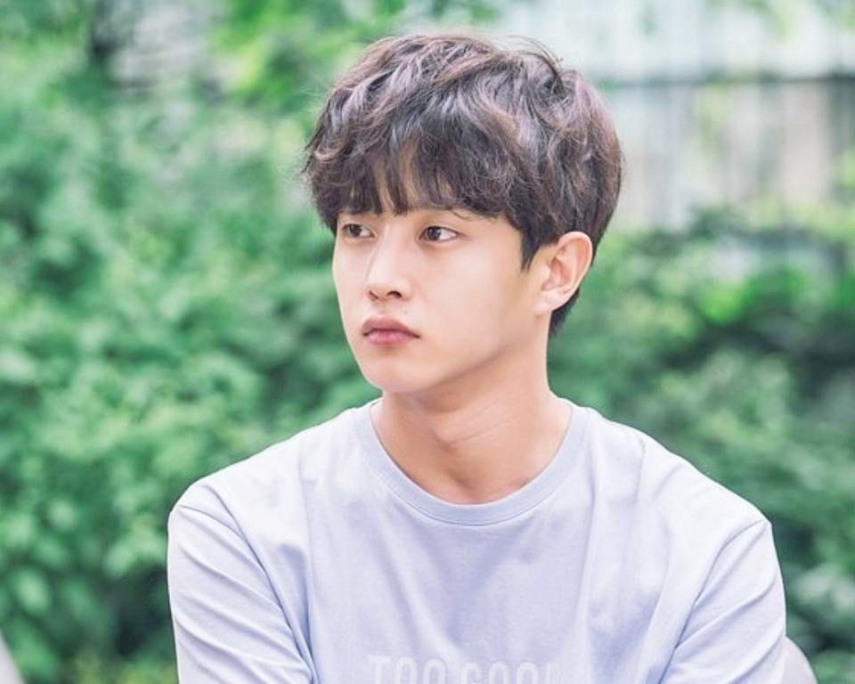 Ditinggal Wajib Militer, Ini 7 Potret Si Imut Kim Min Suk