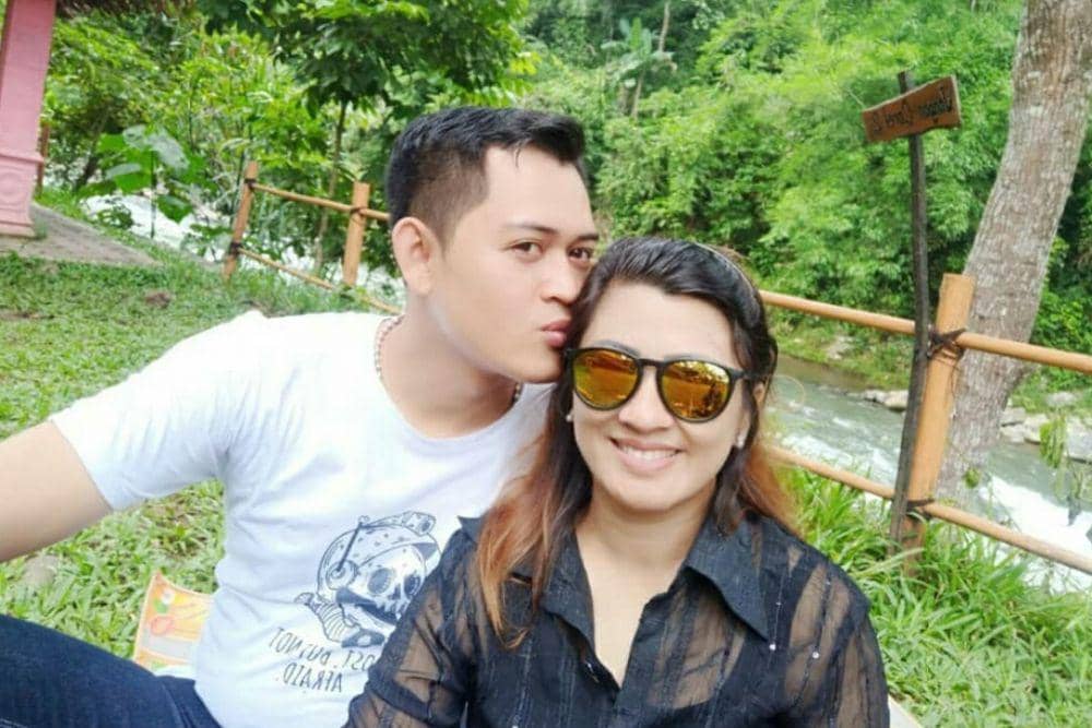 Move On dari Ely Sugigi, Ini 10 Potret Kemesraan Ferry Anggara & Istri