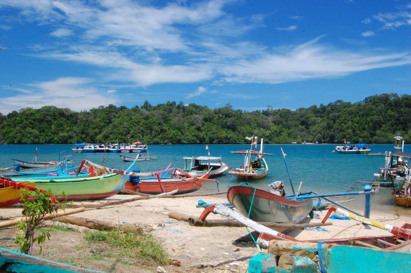 Mancing Yuk! Inilah 5 Pantai Seru untuk Berburu Ikan di Malang