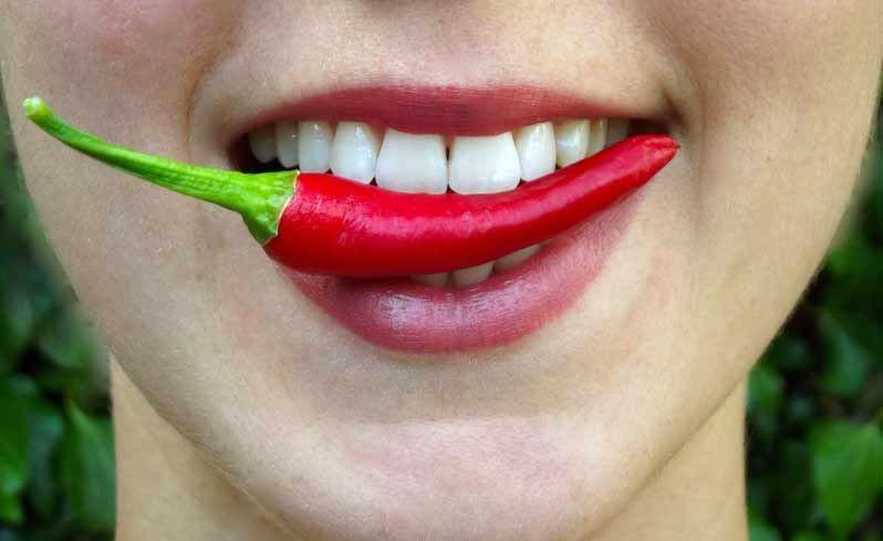 Ngeri, Ternyata ini Loh 5 Bahaya Jika Terlalu Sering Makan Pedas!