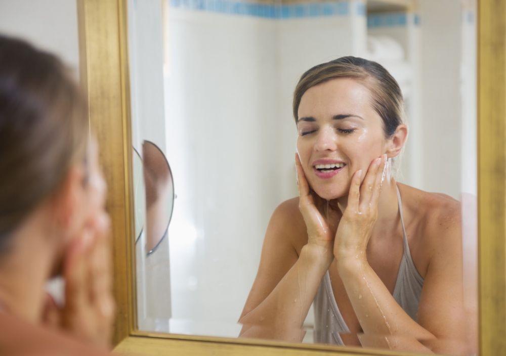 5 Tahap Night Skincare Routine untuk Kulit Kombinasi, Jangan Salah!