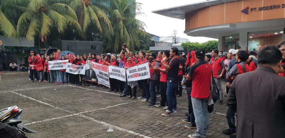 Sevel Tutup Sejak 2017, Ratusan Eks Karyawan Tuntut Pesangon