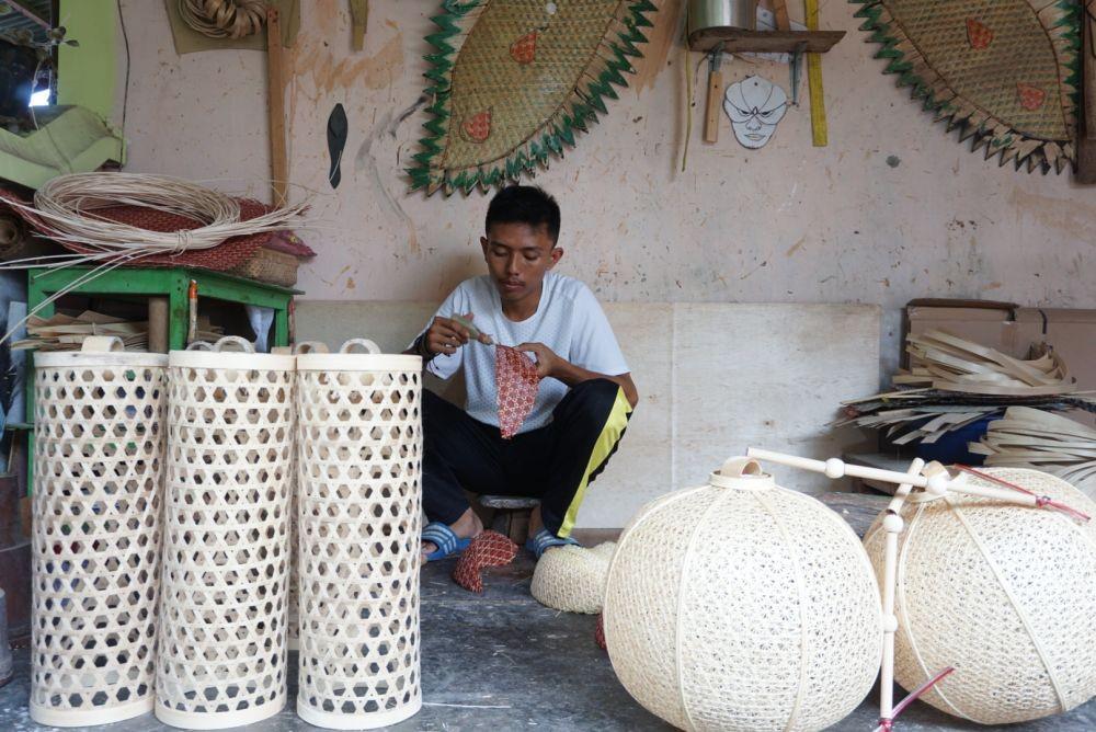 Sebulan Jelang Imlek, Produksi Lampion Bambu Meningkat 100 persen