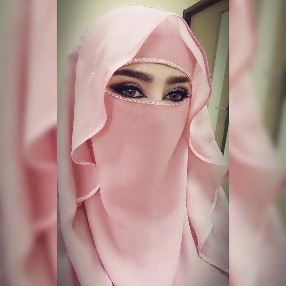 instagram.com/tiaradewireal/