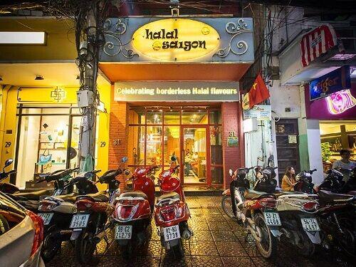 Gak Usah Bingung, Ini 5 Tempat Makan Halal di Vietnam Paling Lezat