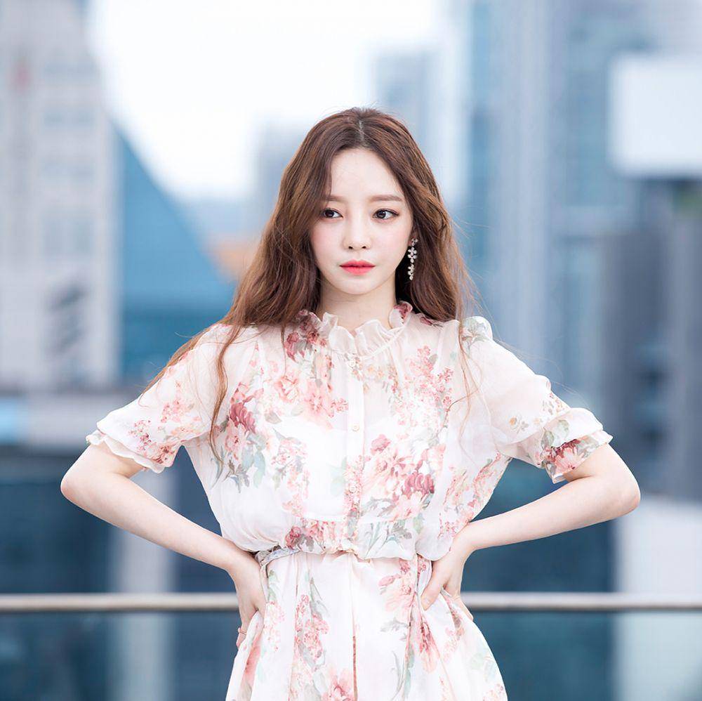 Goo Hara (instagram.com/koohara__)