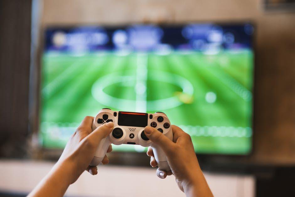 Jangan Menghakimi, Ini Lho 6 Benefit Punya Pacar Seorang Gamer Sejati