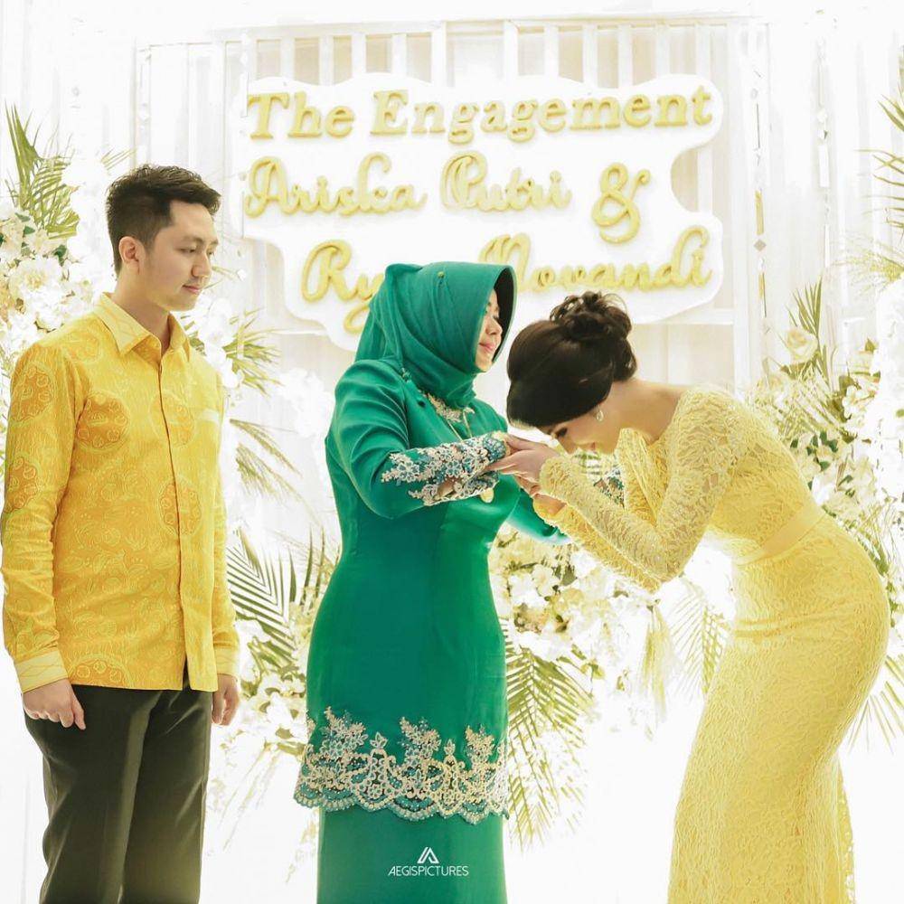 instagram.com/ariskaputripertiwii