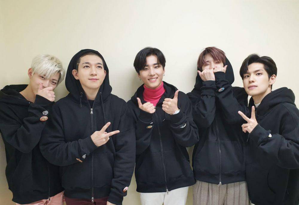 Twitter/@day6official