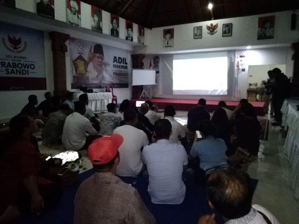Kubu Prabowo-Sandi di Denpasar Gelar Nobar Sambil Lesehan