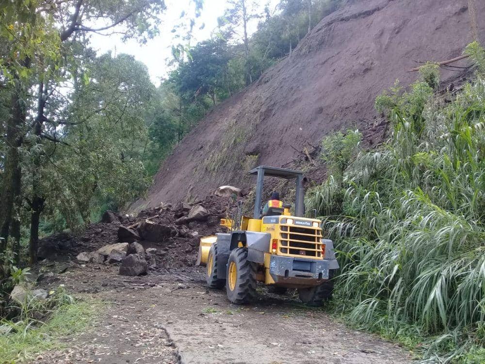 Pasca Longsor, BPBD Bangli Nilai Jalan Bukit Abang Tak Layak Dilewati